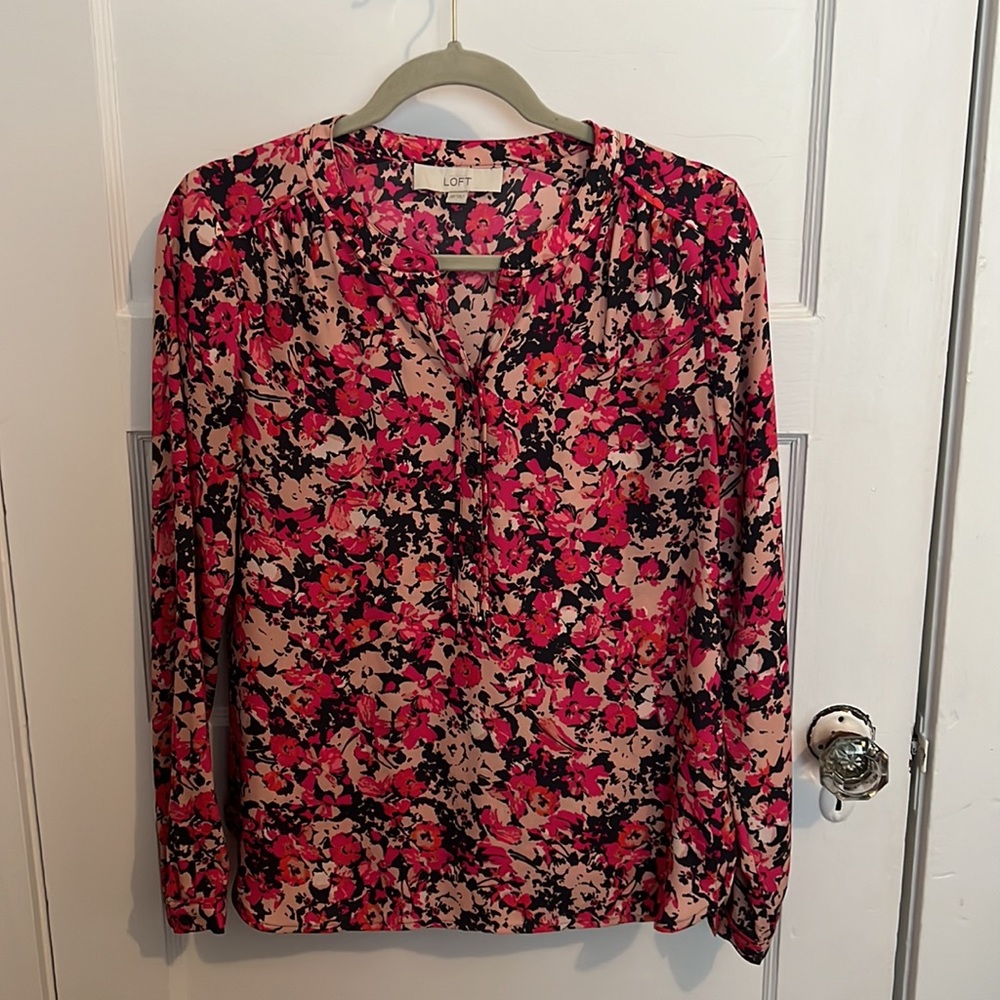 Flower patterned loft blouse!